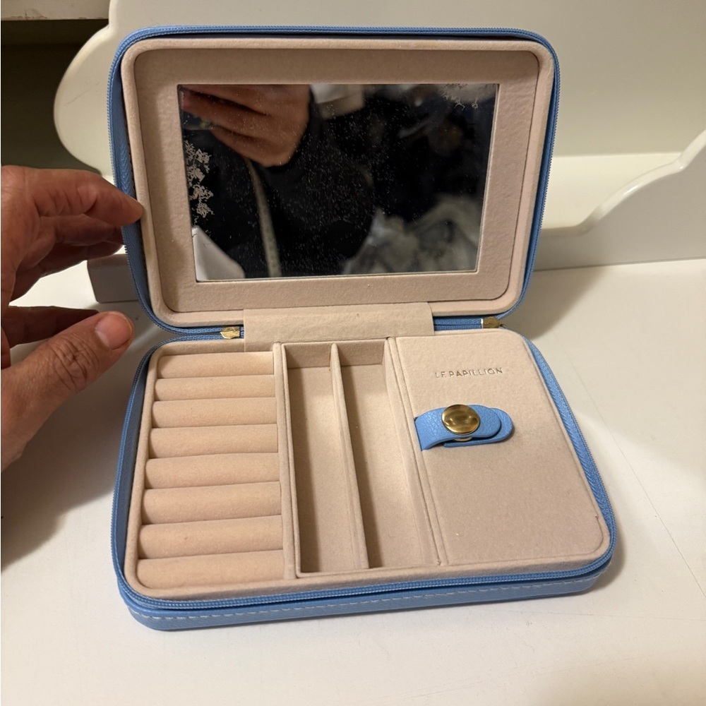 LE PAPILLION Portable Travel
Small Jewelry Box and  Organization Velvet Leather